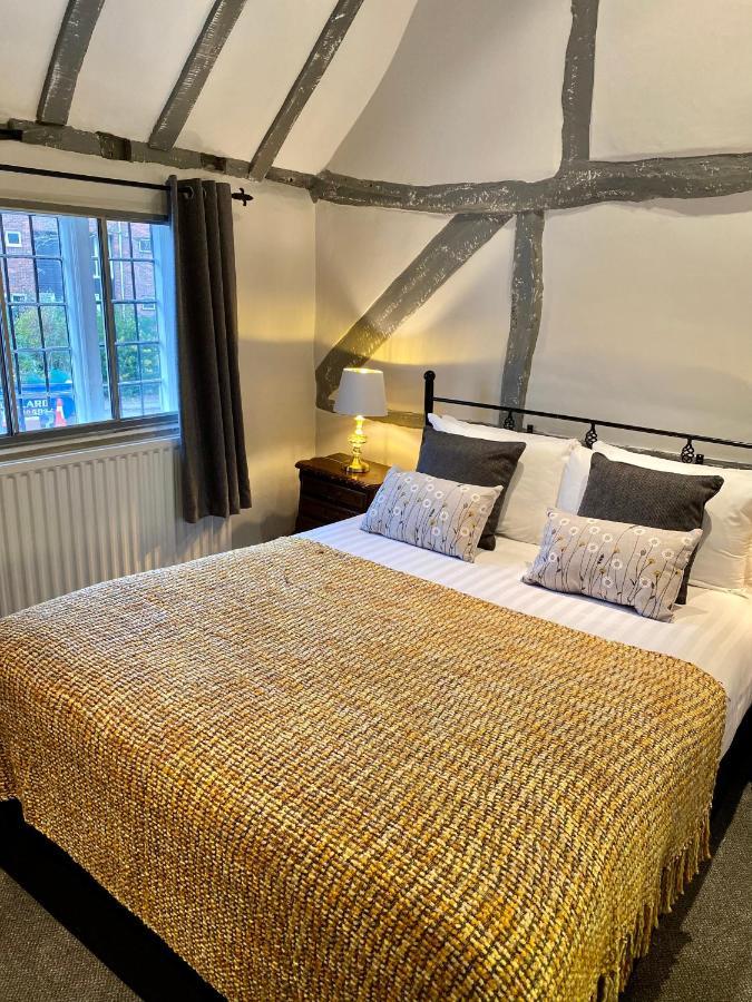 White Hart 3*